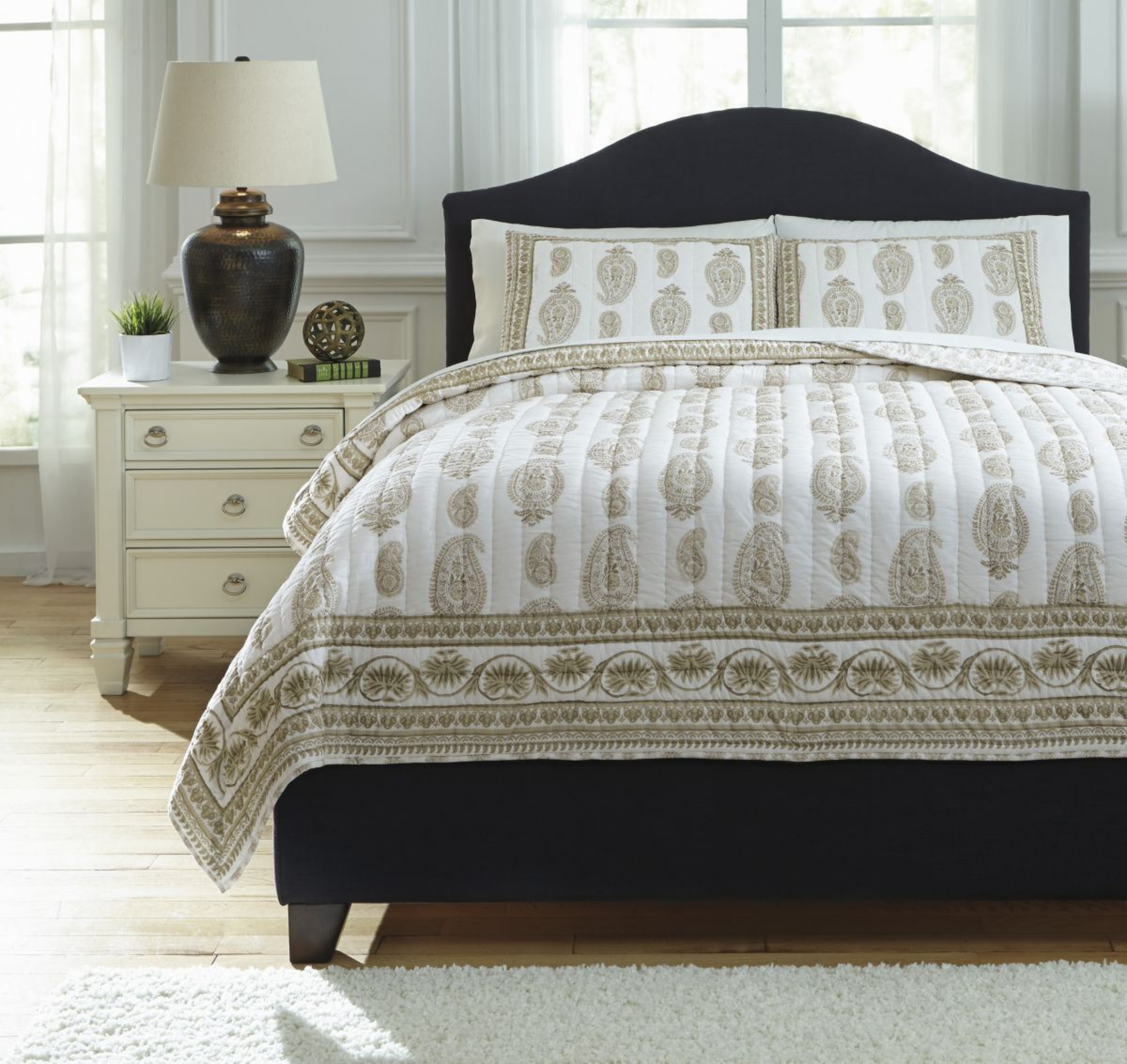 Picture of Almeda Coverlet Set