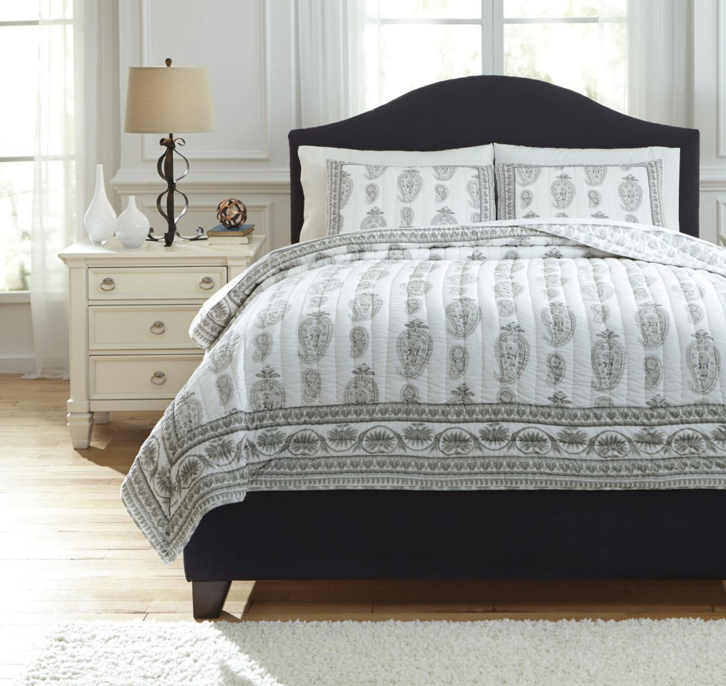 Picture of Almeda Coverlet Set