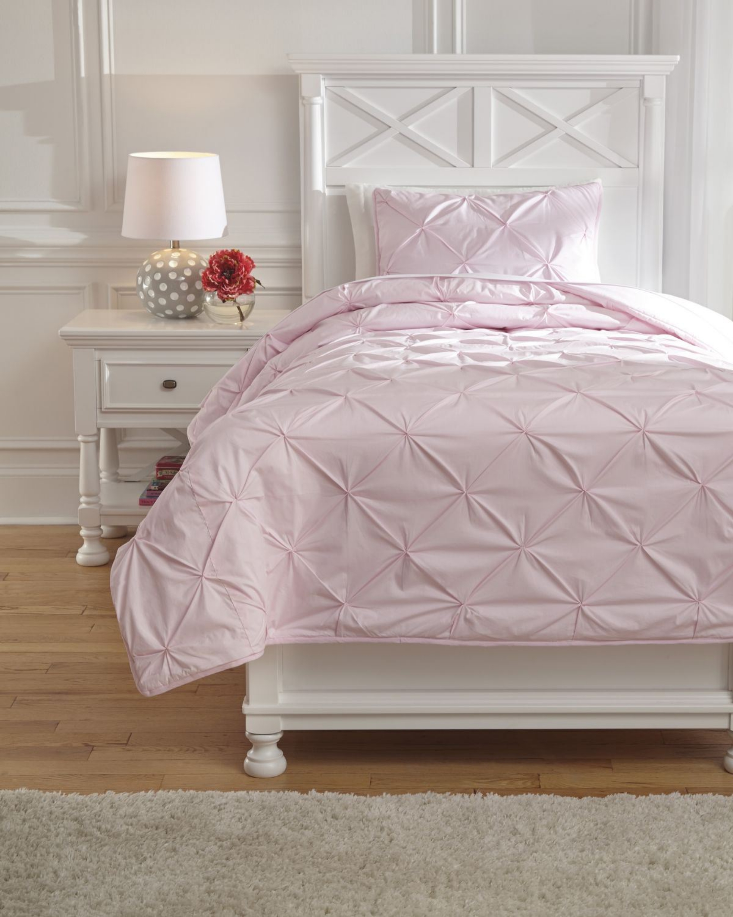 Picture of Medera Comforter Set