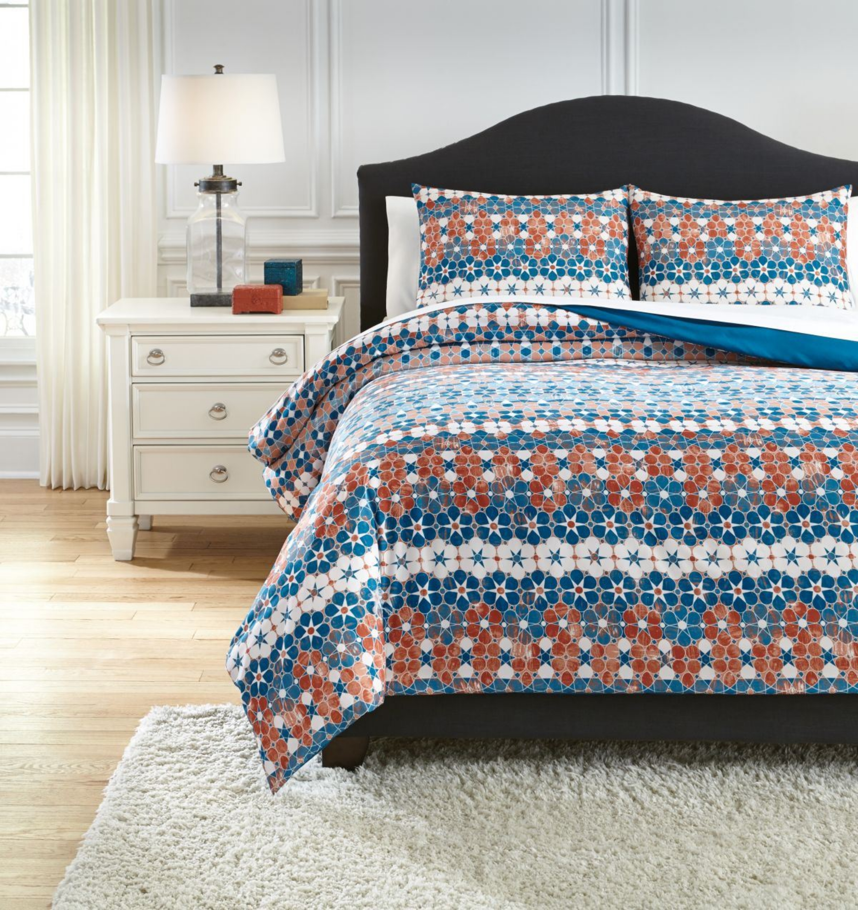 Picture of Jackalyn Comforter Set