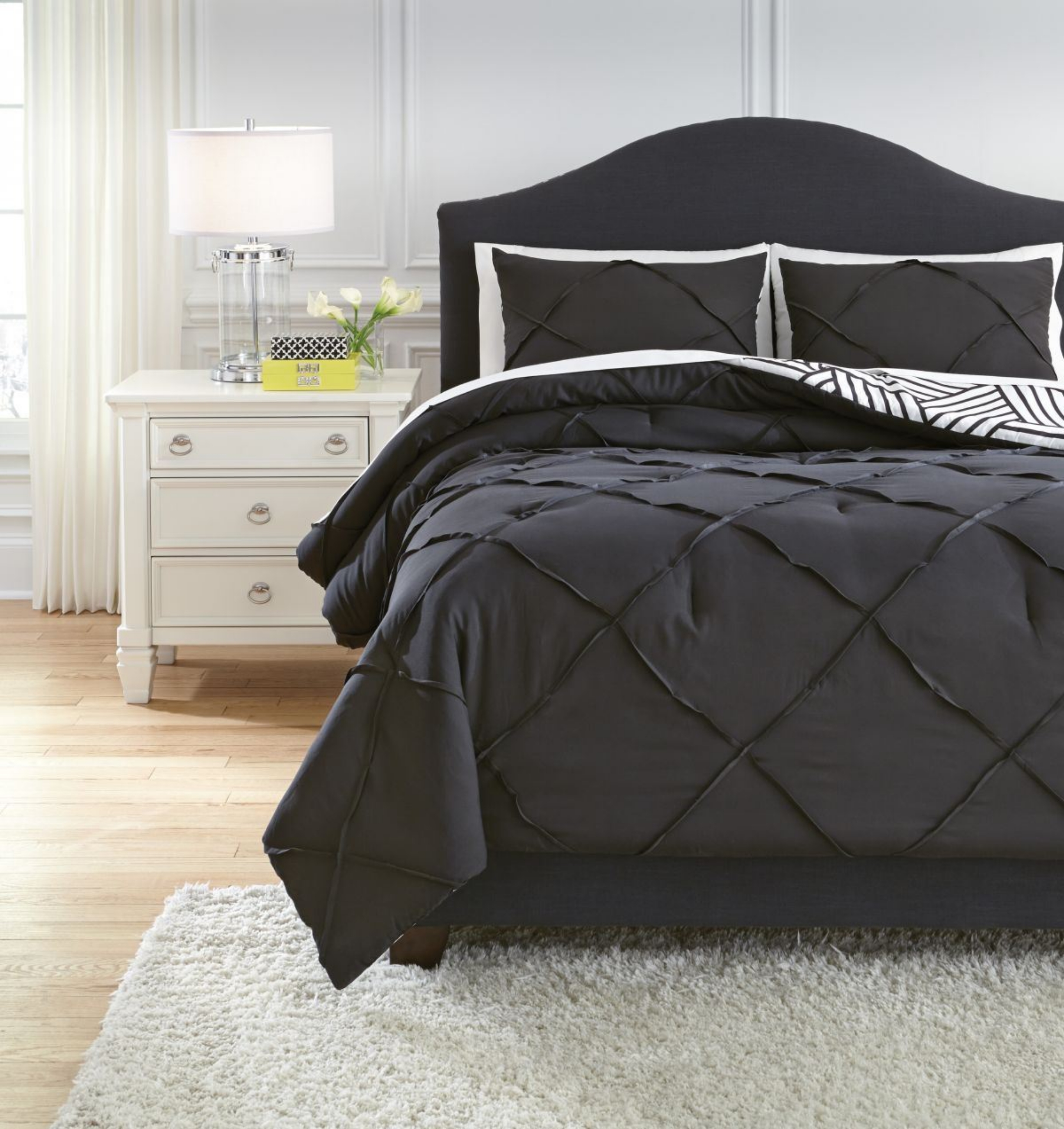 Picture of Jaylee Comforter Set