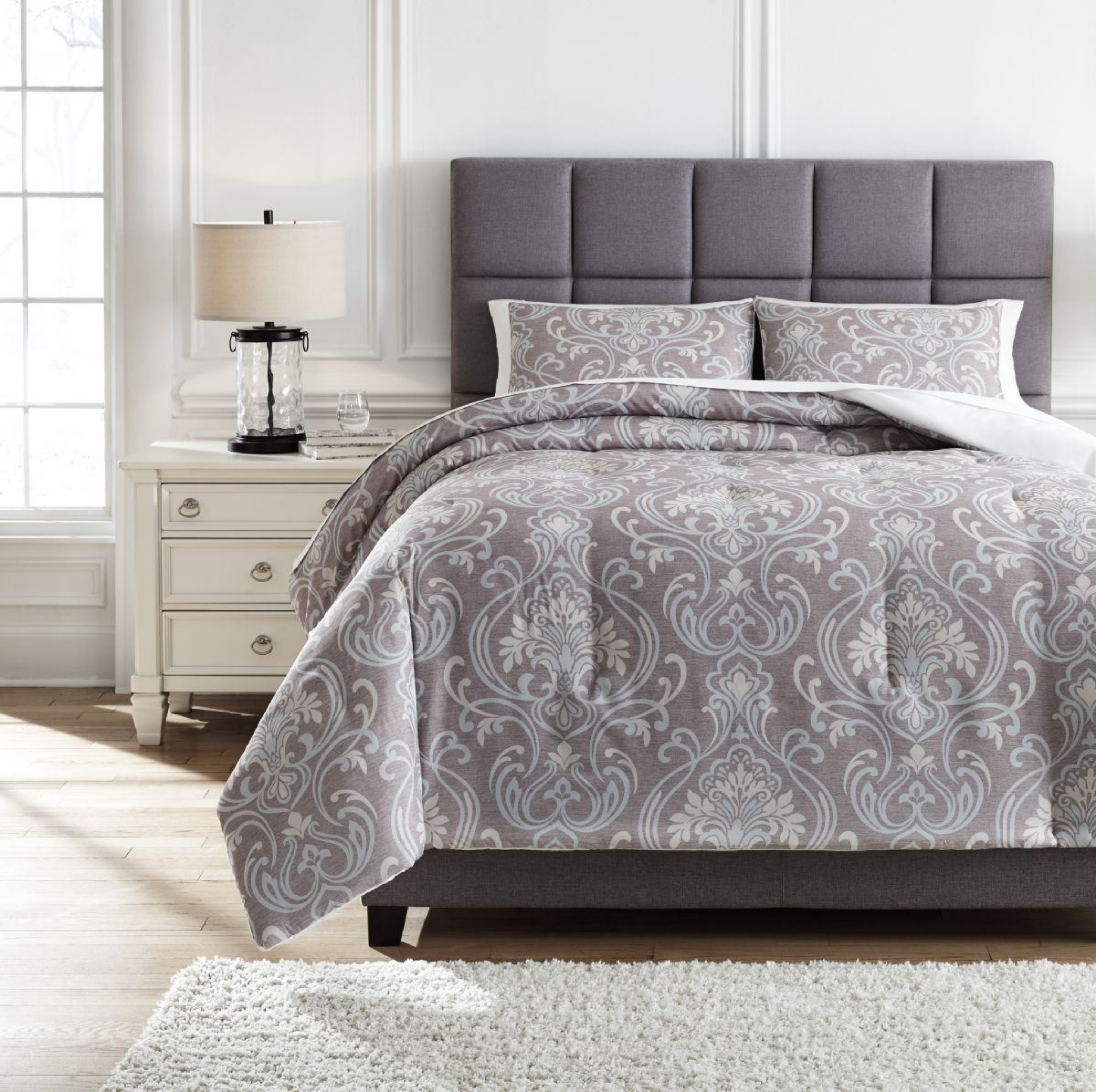Picture of Noel King Comforter Set