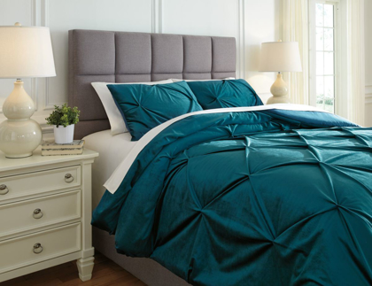 Picture of Meilyr Comforter Set