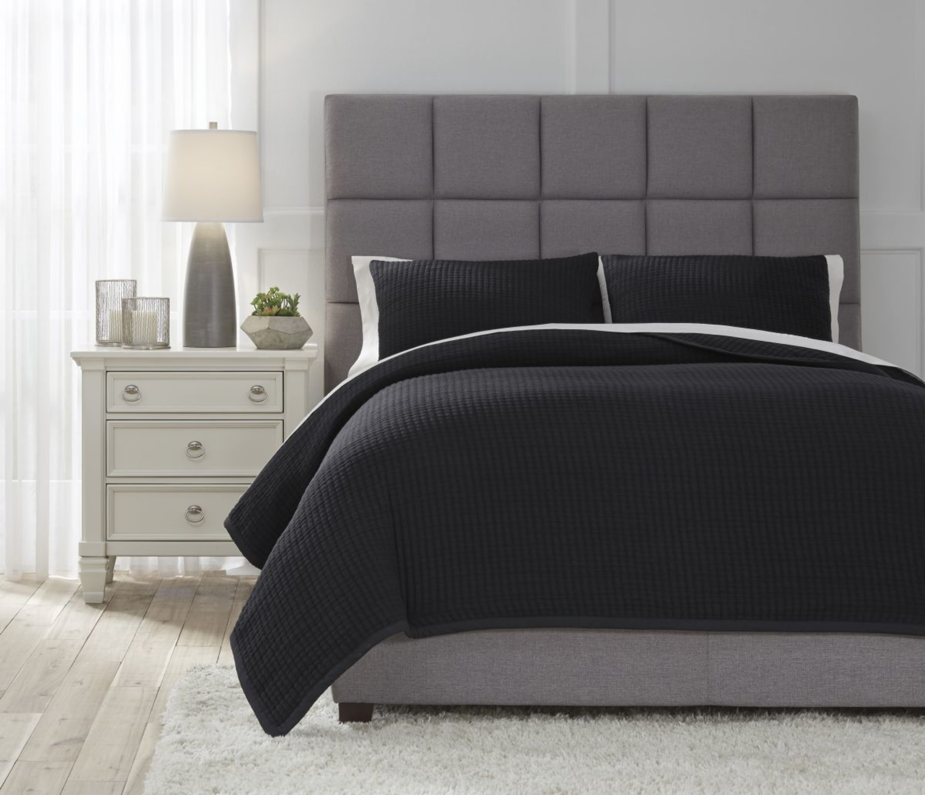 Picture of Ashley Thornam King Coverlet Set