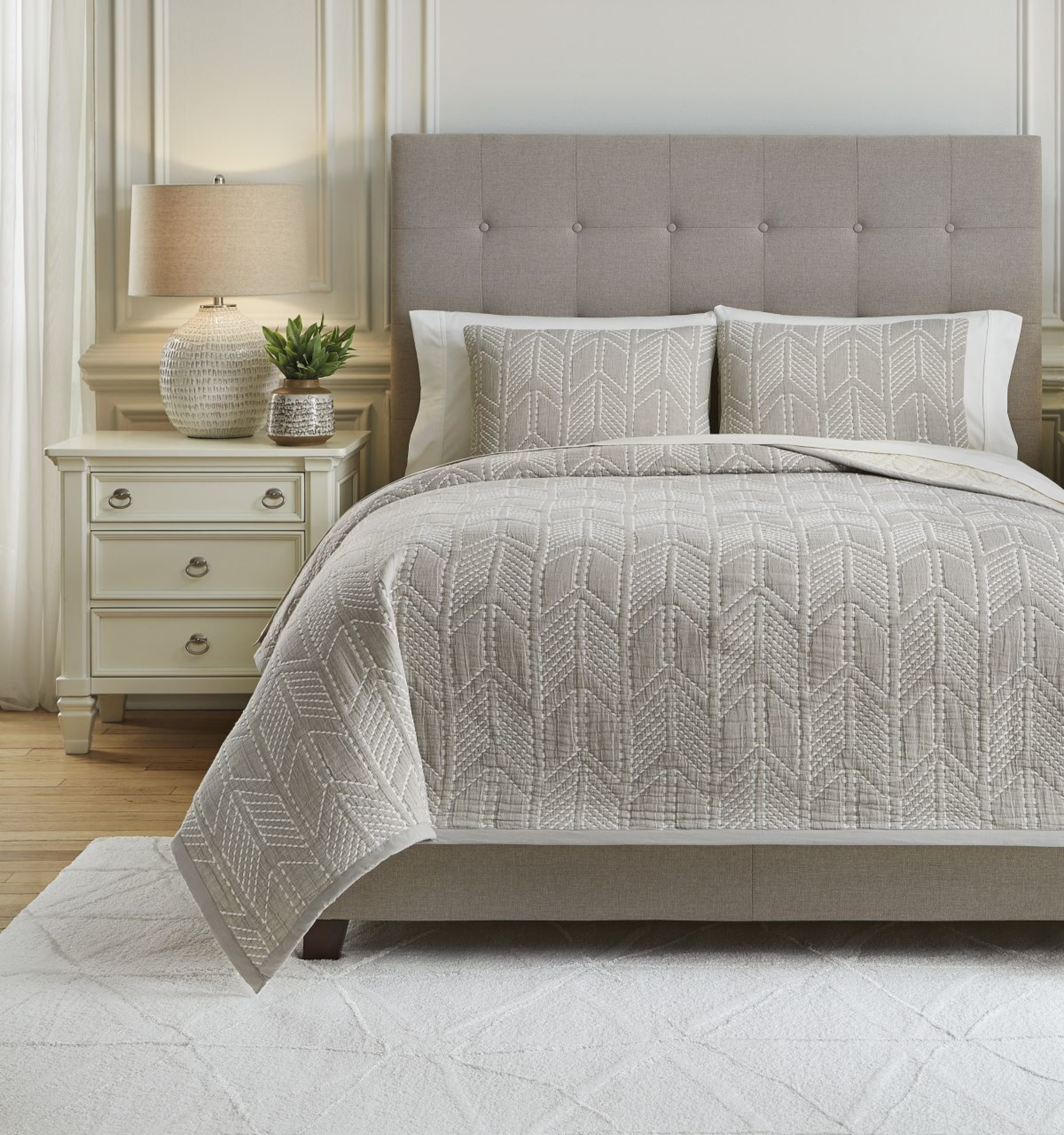 Picture of Jaxine Queen Coverlet Set