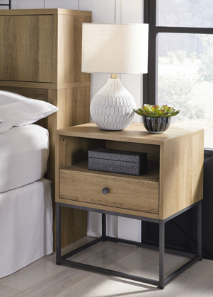 Picture of Thadamere Nightstand