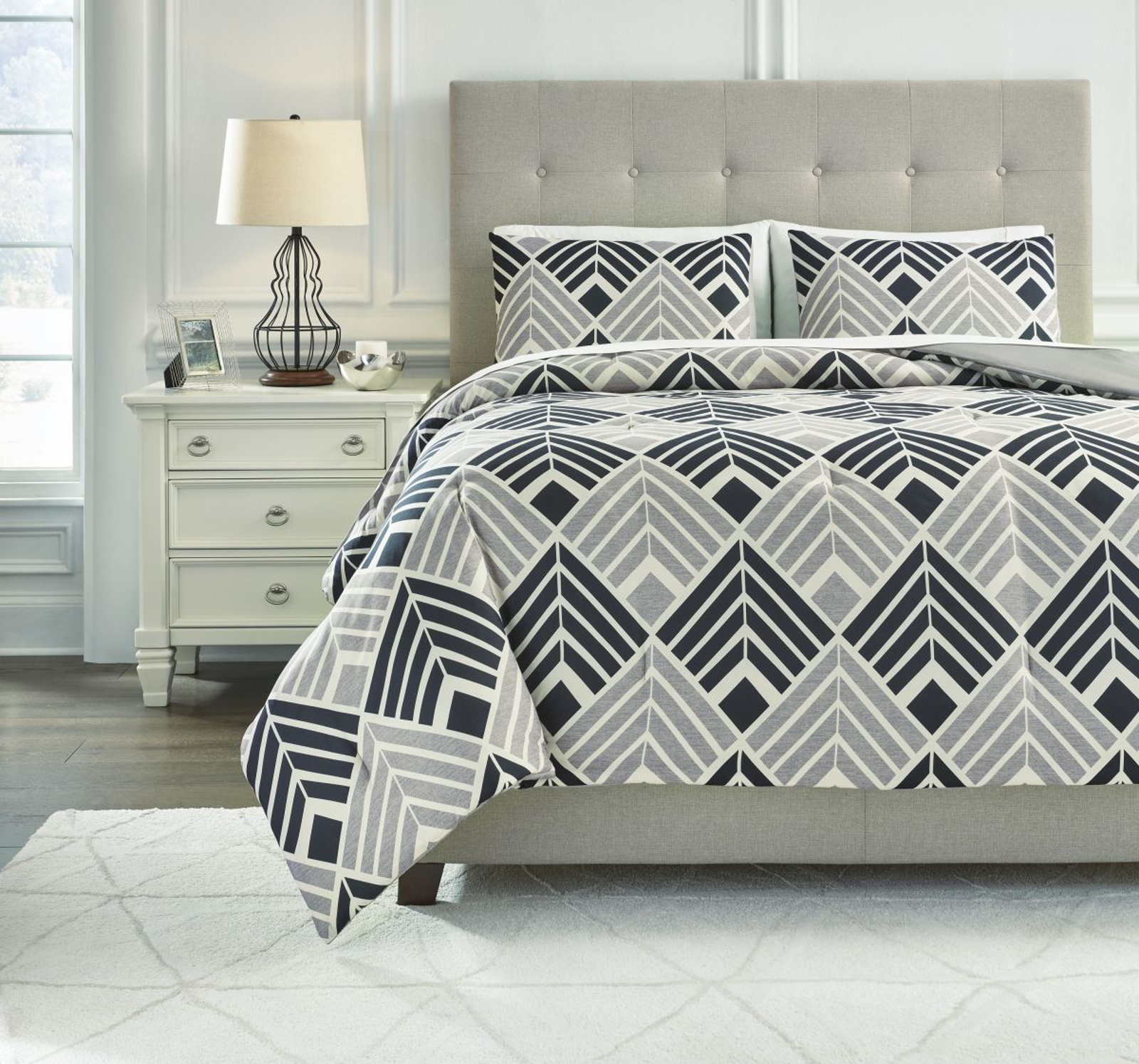 Picture of Ellowyn Comforter Set