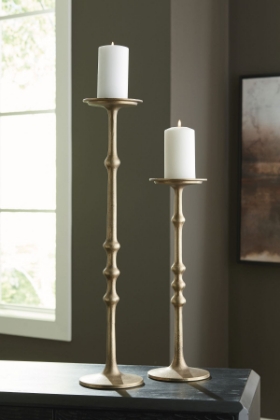 Picture of Larwick Candle Holder Set