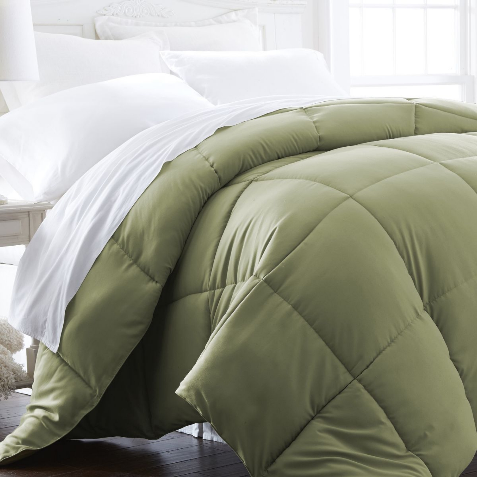 Picture of iEnjoy Home Queen/Full Comforter