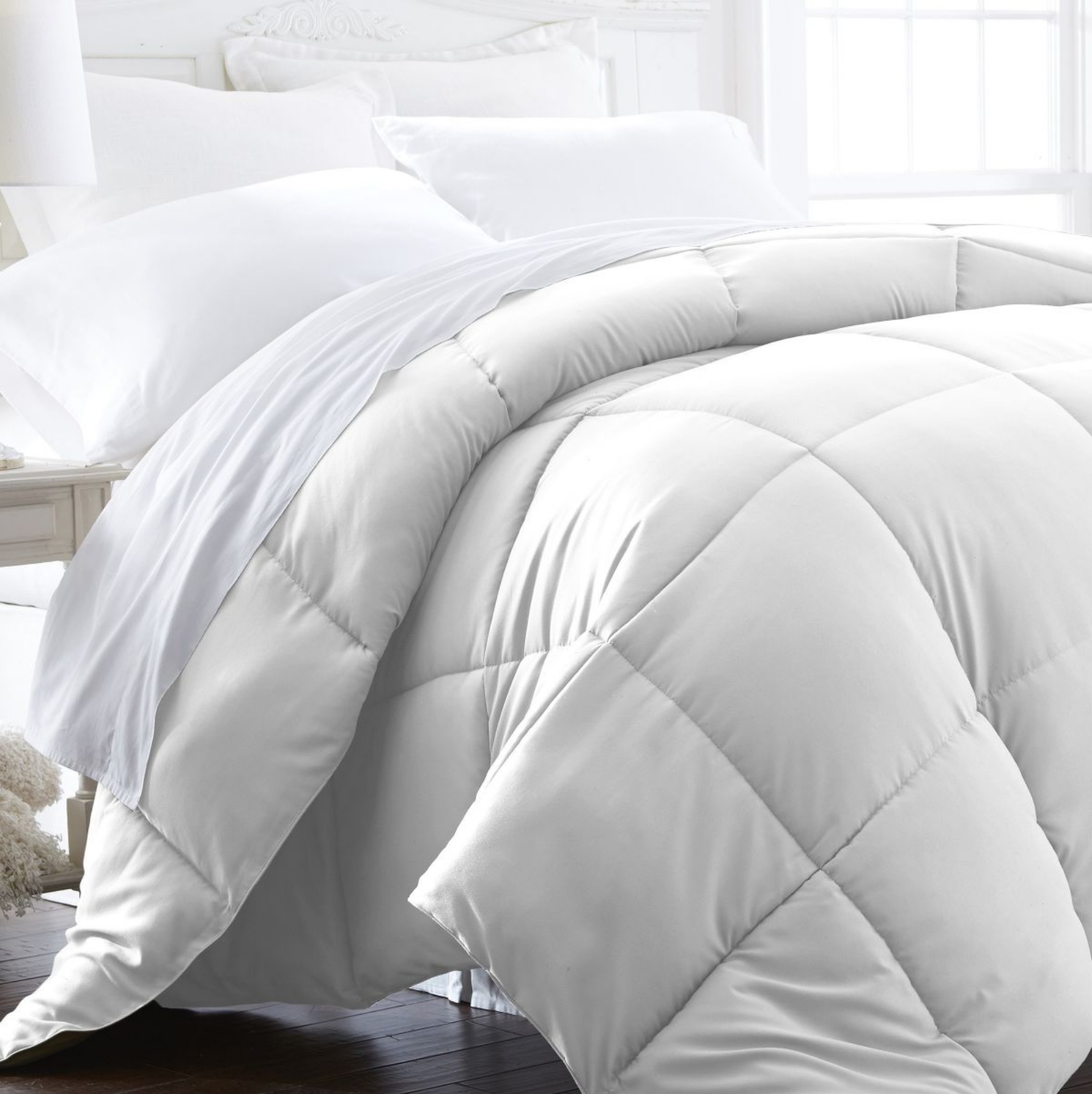 Picture of iEnjoy Home Queen/Full Comforter