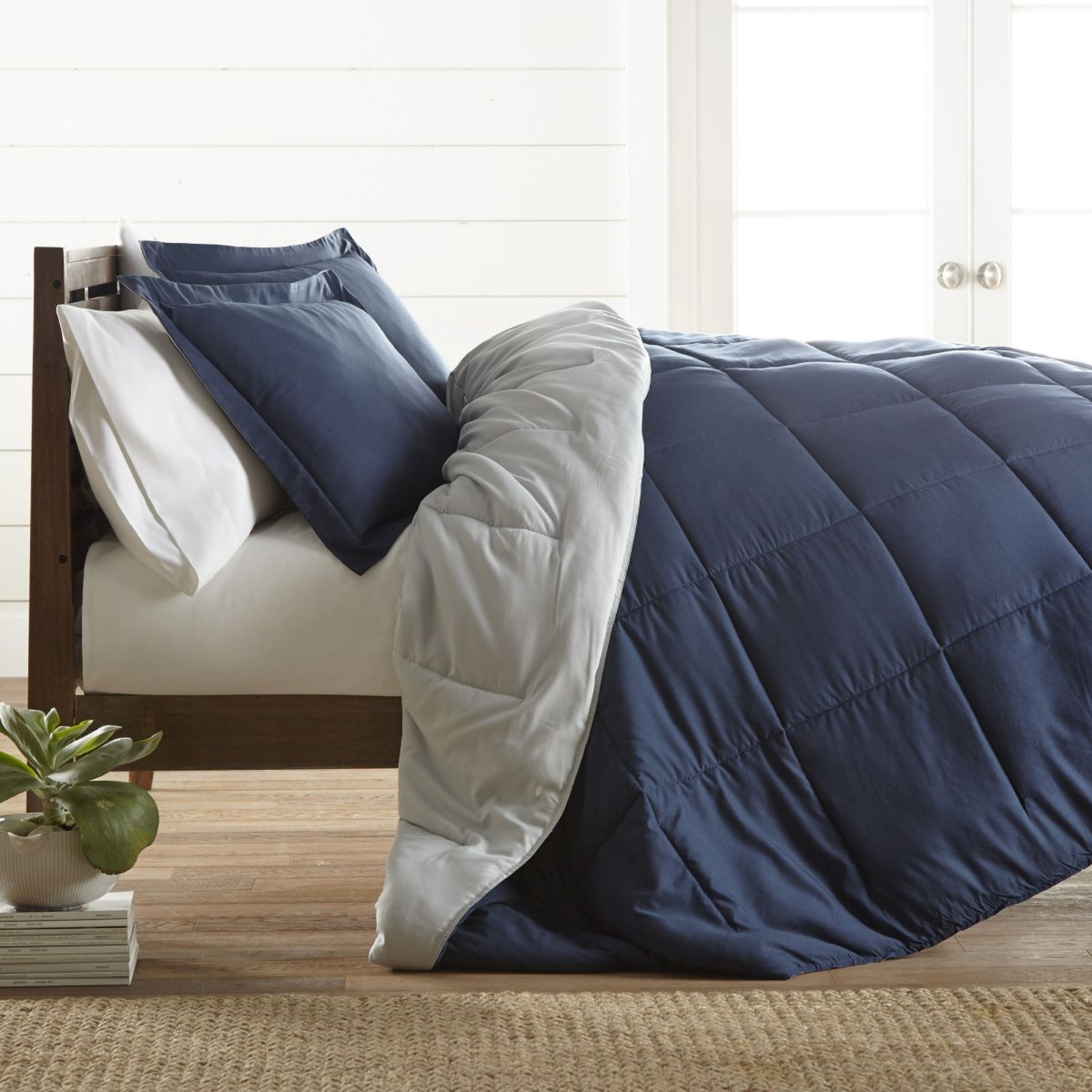 Picture of iEnjoy Home King Comforter