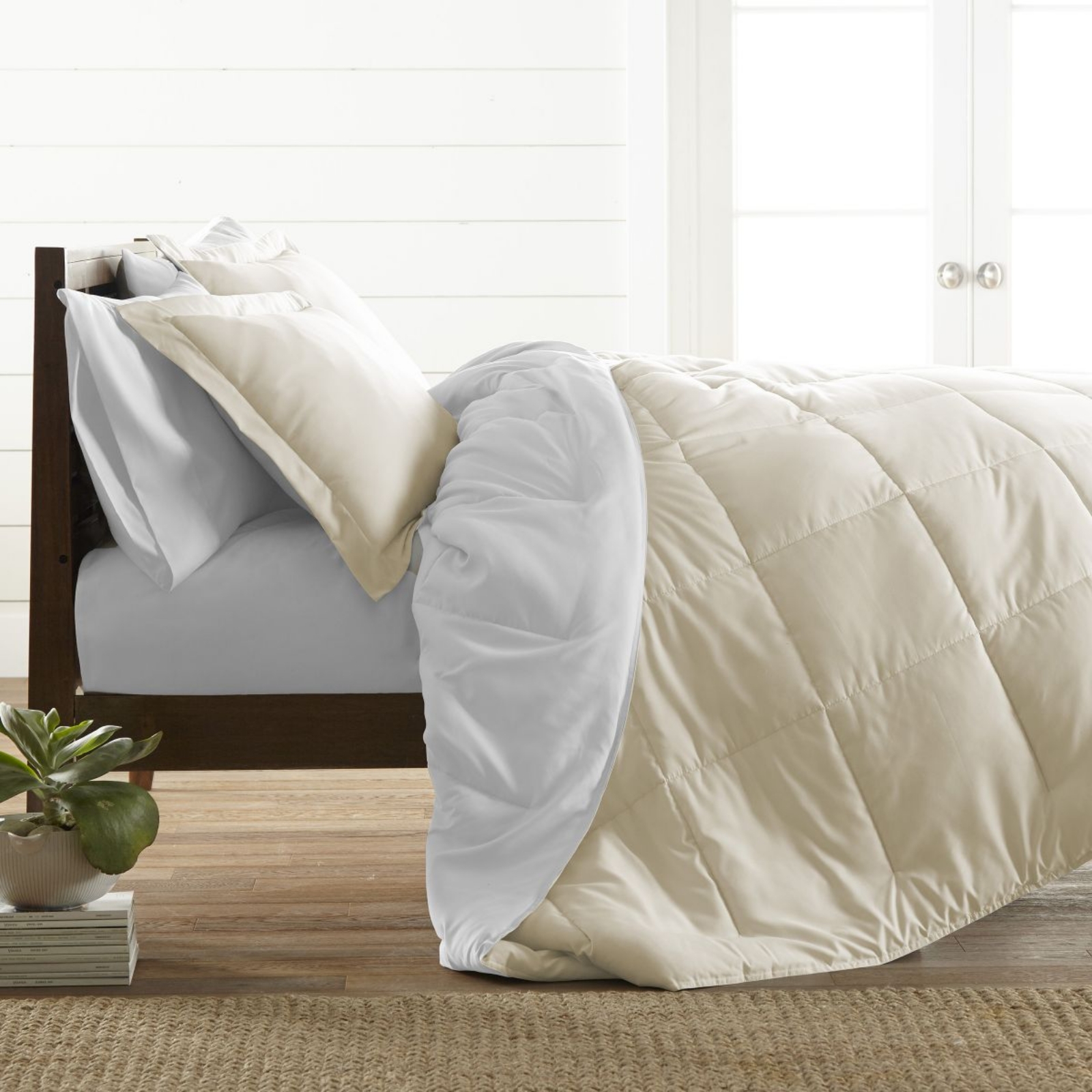 Picture of iEnjoy Home King Comforter