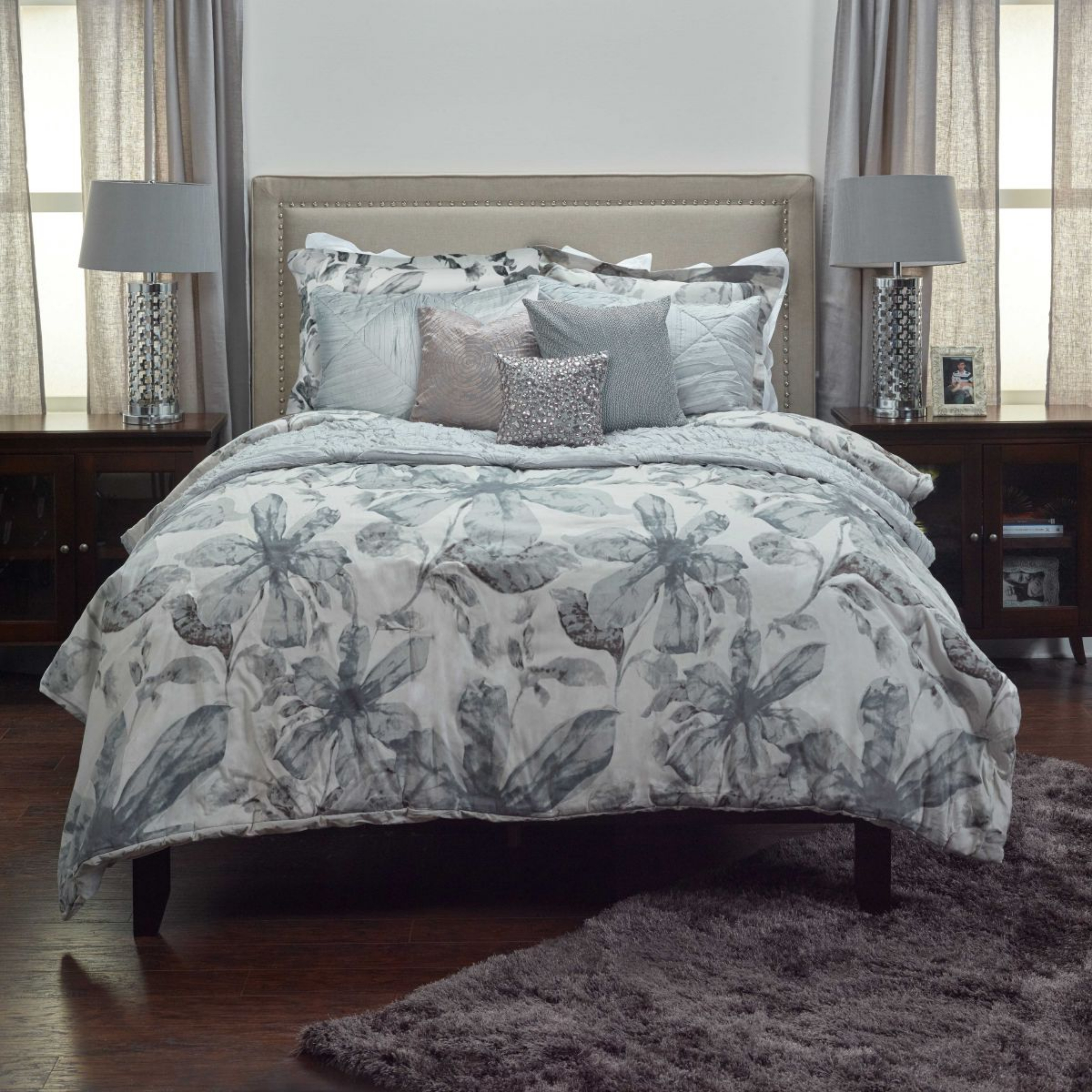 Picture of Lark Queen Comforter Set