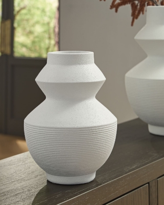 Picture of Naveen Vase